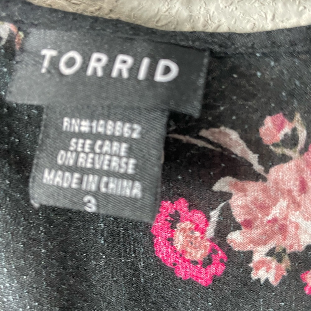 Torrid Black Floral Button Front Flutter Sleeve B… - image 6